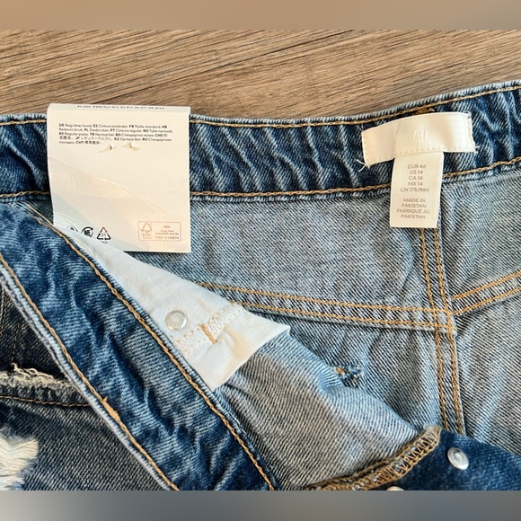 H&M Blue Distressed Jean Shorts 14 - Picture 5 of 6